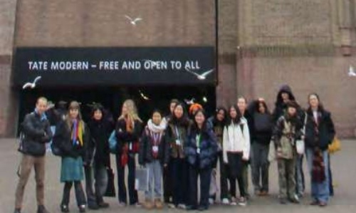 Students in front of the Tate gallery